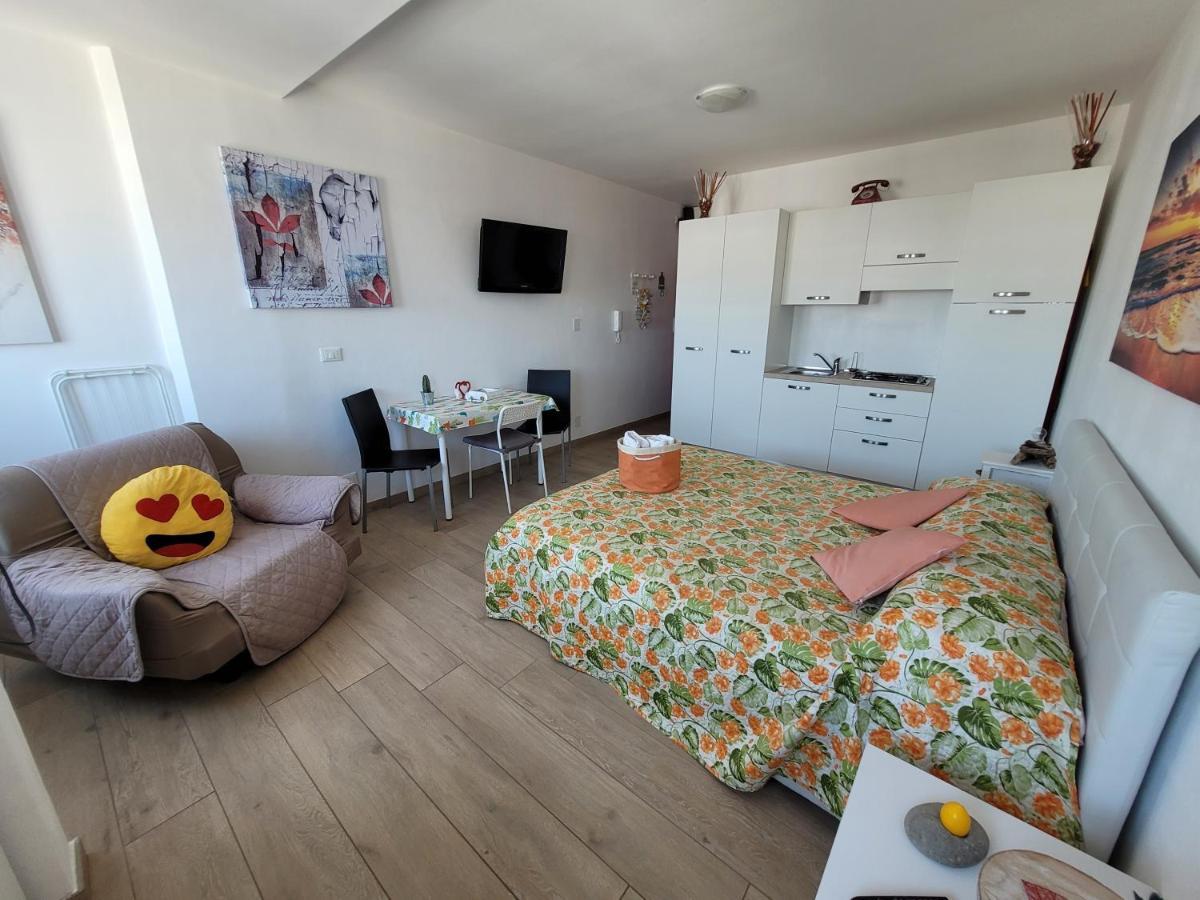 Rosato 3 Sea View Apartment لينانو سابيادورو المظهر الخارجي الصورة